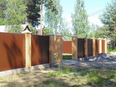 Монтаж забора из металлопрофия в Смолевичах