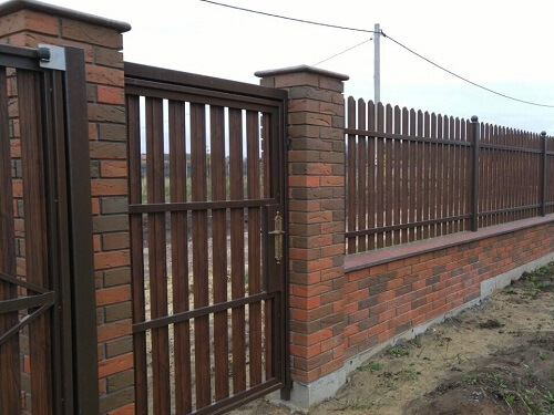 Установка забора из металлоштакетника в Смолевичах