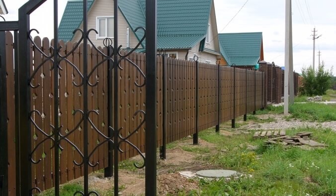 Строительство забора из дерева в Смолевичах